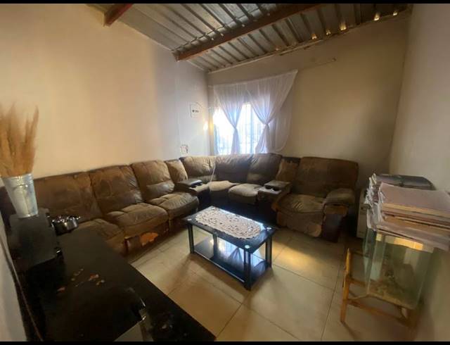 2 BEDROOM HOUSE FOR SALE IN PALM RIDGE EXT 2